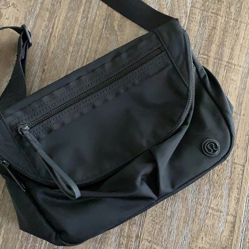 Lululemon festival bag